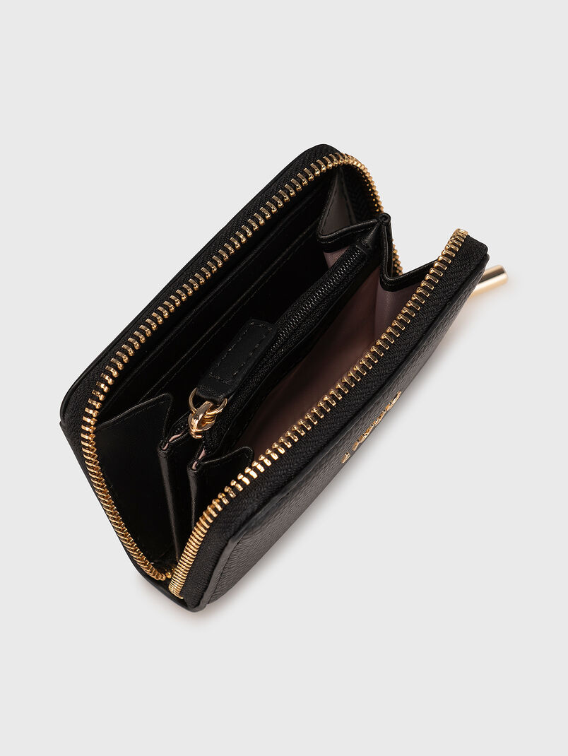 Purse with logo detail in black color - 3