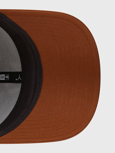 Brown cap with embroidery - 5
