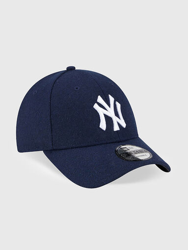 Dark blue hat with visor and contrasting logo - 3
