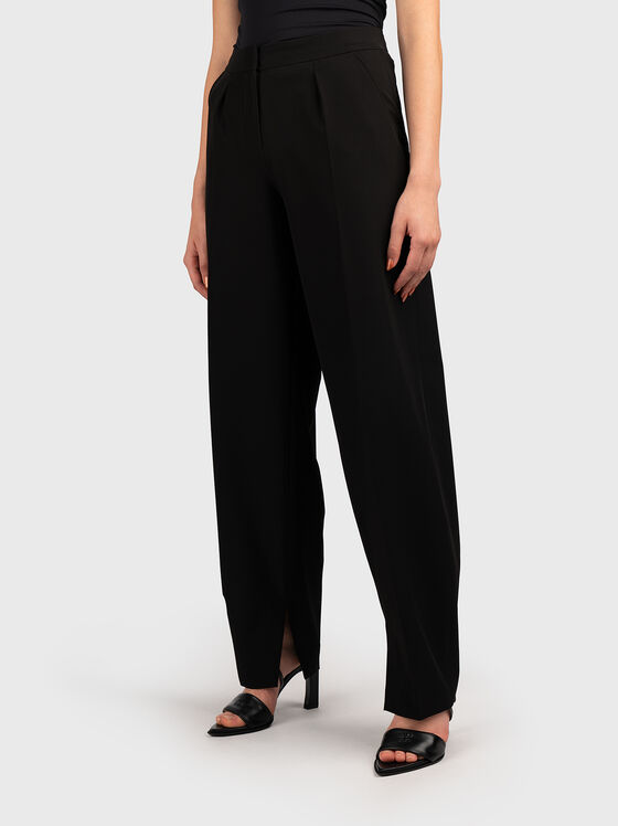 Pantaloni cu tiv accentuat  - 1