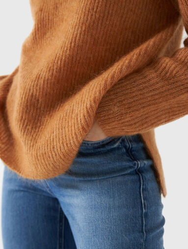 Oval neck sweater in wool blend - 5