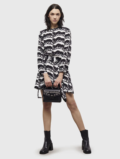 Short dress with accent print - 5