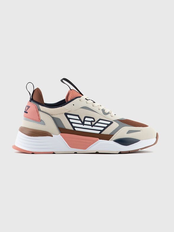 Sports shoes with logo accent - 1