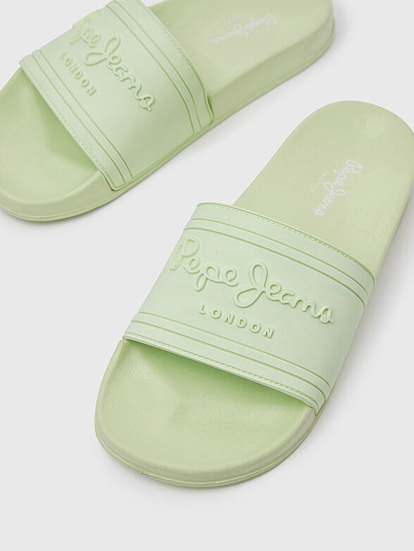 Green beach slippers with logo accent - 2