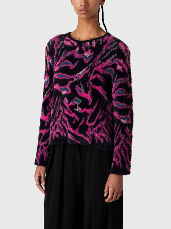 Sweater with oval neckline and accent print - 1