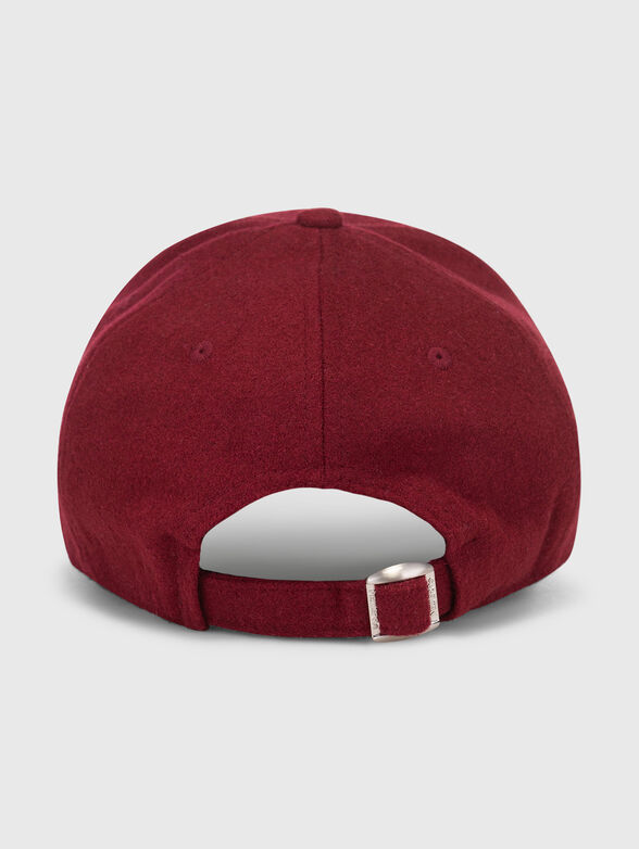 Cap with visor and contrast logo embroidery - 2