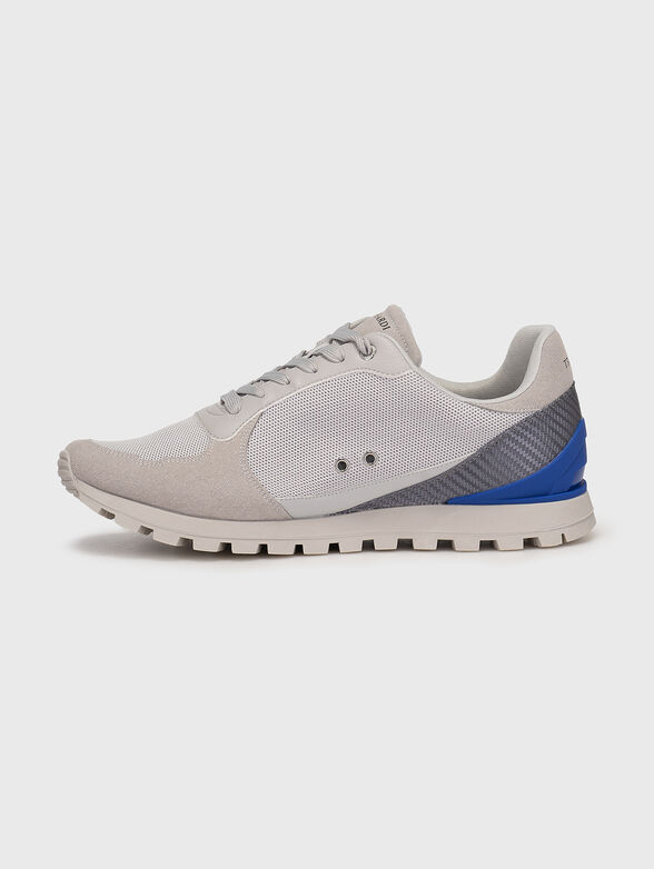 Sports shoes with contrasting appliqué - 4