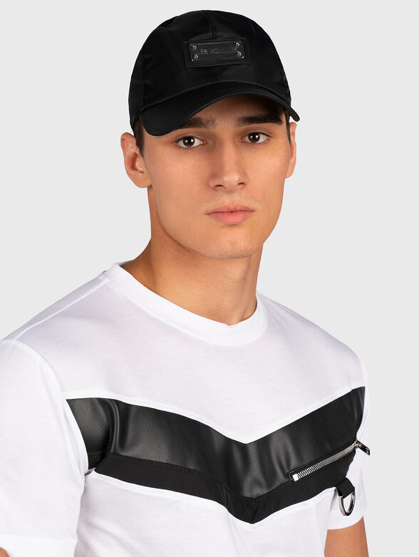 Baseball cap with logo - 4