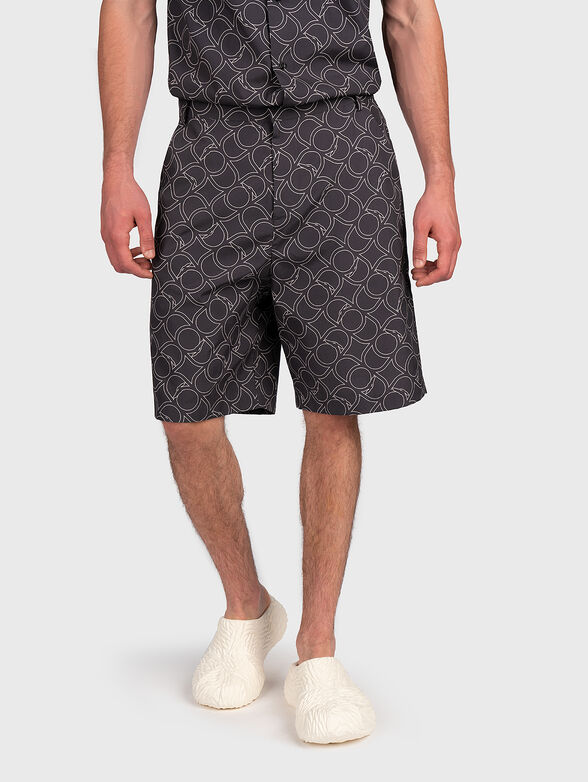 Shorts with contrasting print - 1