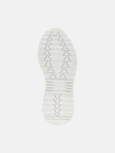 White sneakers with logo detail  - 4