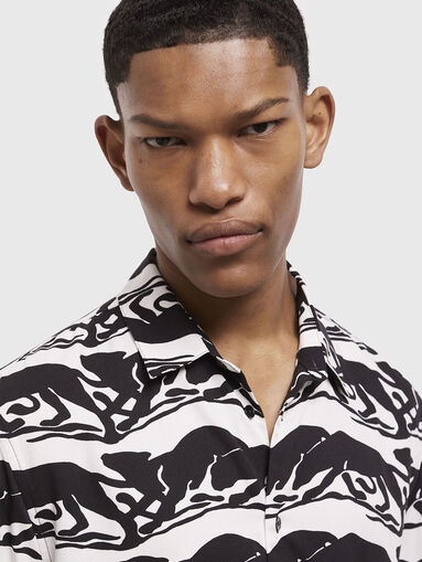 Short sleeve shirt with contrast print - 5