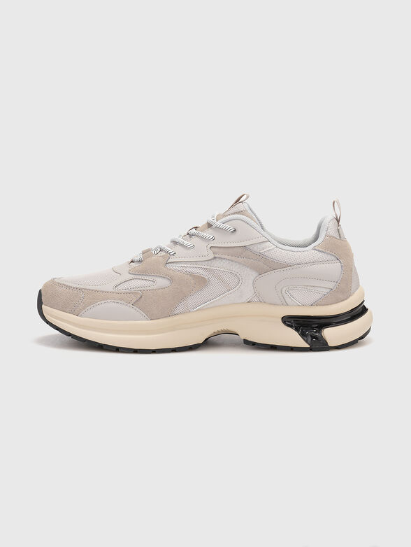 Sports shoes with logo - 4