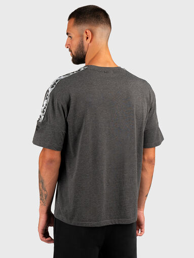 BRITTNAU grey T-shirt with accent logo stripe - 3