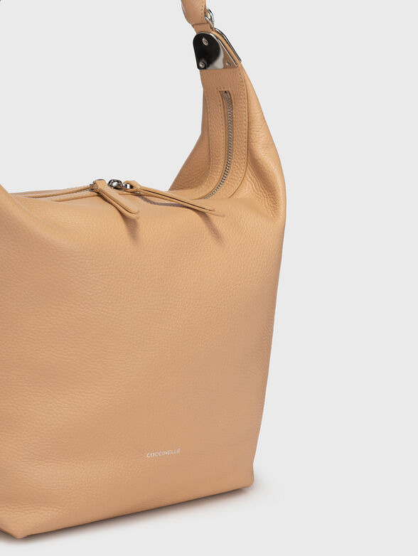 Beige bag with grainy texture   - 4