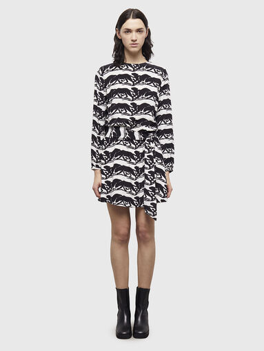 Short dress with accent print - 4