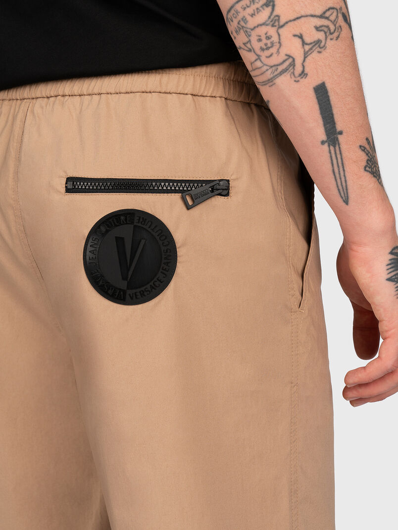 Beige trousers with logo patch - 3