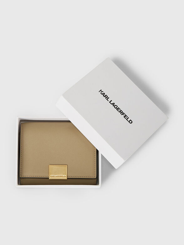 Leather wallet with golden logo detail - 4