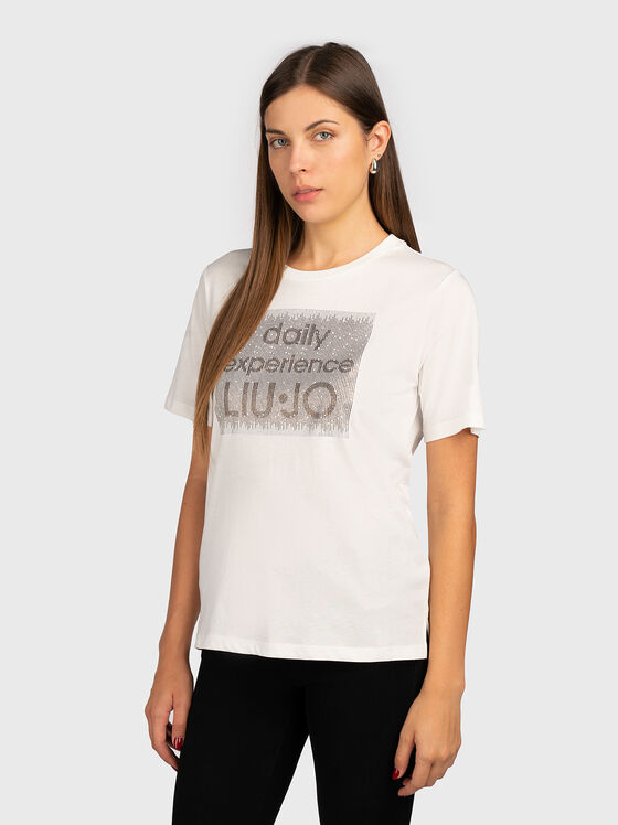 Tricou alb cu inscripție strălucitoare - 1