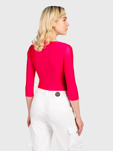 Body with logo accent in fucsia color - 3