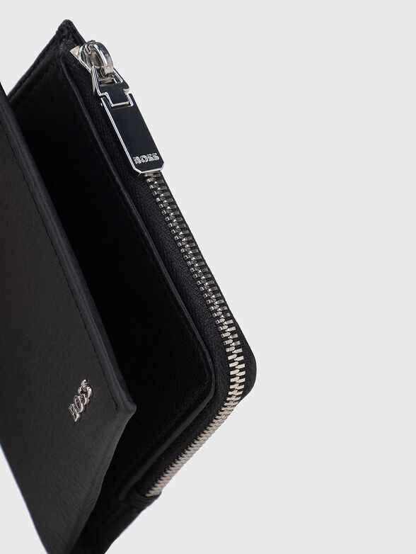 Leather wallet with embossed logo - 4