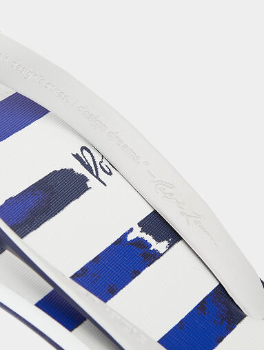 Unisex flip-flop with multicolor print - 4