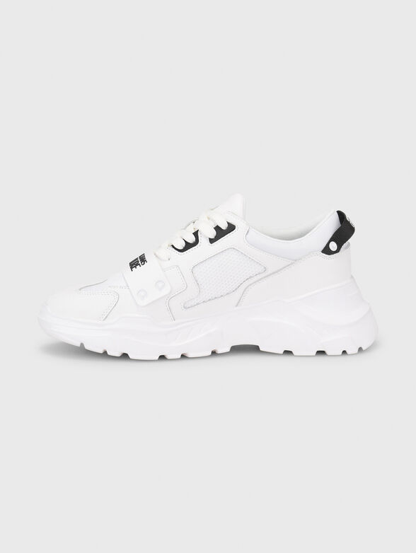 Sports shoes with contrast logo details - 4