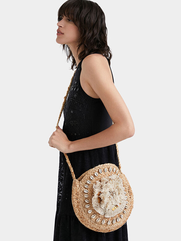 Round crossbody bag with seashells - 2