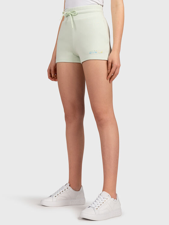 Pantaloni scurți EMELY de culoare mentă - 1